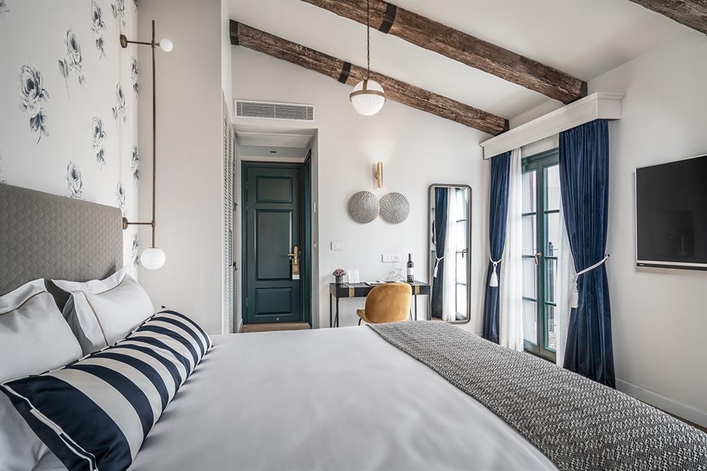 Zamarin – Flagship Room